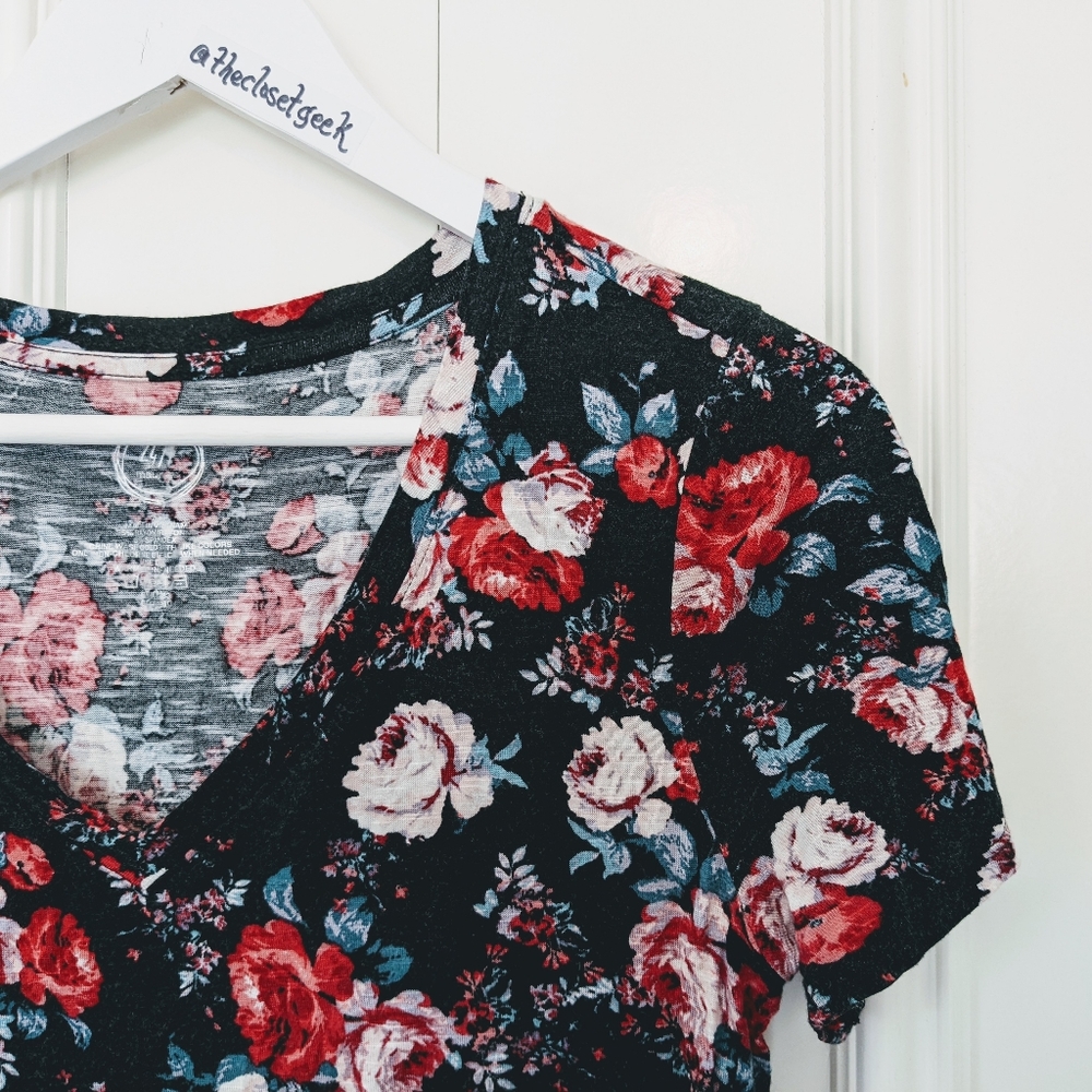 Maurices 24/7 floral pattern tee